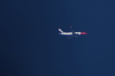 Zdjęcie wykonane przez teleskop Bresser SkyLux 700/70 lustrzanką Pentax K-S1. Crop. #teleskop #Bresser #SkyLux #Pentax #KS1 #Lotnictwo #RNAV #Spotting #ExtremeSpotting