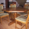 sprzedam stół dębowy, bardzo masywny, w całośći wykonany z drewna dębowego, w stanie idealnym po renowacji, cena 1500 zł, może być z czterema krzesłami dębowymi, cena z krzesłami 1990zł.