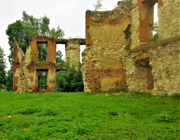 ruiny zamku w Bychawie