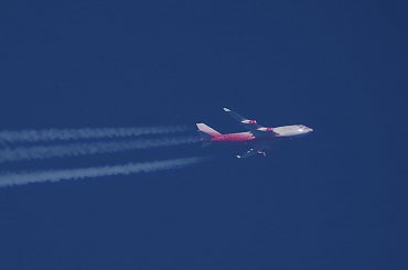 Zdjęcie wykonane przez teleskop Bresser SkyLux 700/70 lustrzanką Pentax K-S1. Crop. #teleskop #Bresser #SkyLux #Pentax #KS1 #Lotnictwo #RNAV #Spotting #ExtremeSpotting #przelotówki