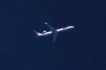 Zdjęcie wykonane przez teleskop Bresser SkyLux 700/70 lustrzanką Pentax K-S1. Crop. #teleskop #Bresser #SkyLux #Pentax #KS1 #Lotnictwo #RNAV #Spotting #ExtremeSpotting