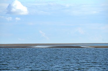 pierwszy raz w zyciu widzialam morski przyplyw i odplyw tam gdzie widac lad rano byla woda,morze a w powrotnej drodze z helgoland troszke sucho sie zrobilo:) #morze #polnocne #wyspa #Helgoland #alicjaszrednicka