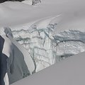 W takim urokliwym labiryncie gigantycznych szczelin lodowcowych idzie się około godzinę w stronę szczytu Island Peak. Zdjęcie zrobione przy zejściu, bo przy wchodzeniu , przed świtem to raczej budzą grozę.